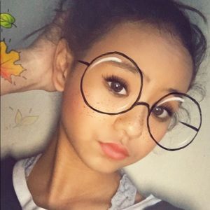 Meet your Posher, Crichelle